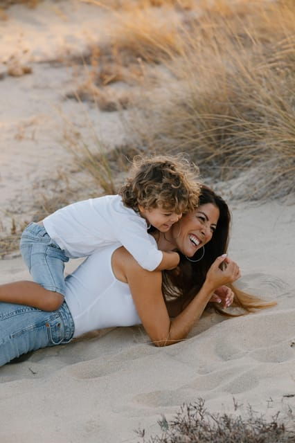 Algarve: 1 hour Couple & Family Photoshoot - Good To Know