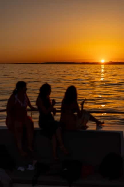 Algarve: Catamaran Sunset Tour with DJ or Live Guitarist - FAQ