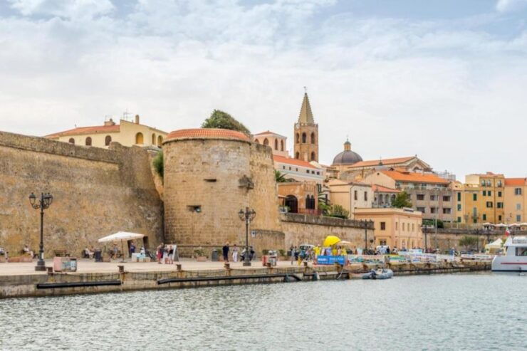 Alghero: City Center Walk & Wine Tour - Experience Highlights