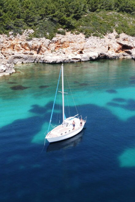 Alghero: Daily Sailing Experience With Lunch Onboard - Onboard Experience