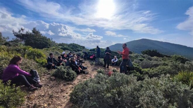 Alghero: Griffon Vulture Trek in Porto Conte Park - Languages and Group Size