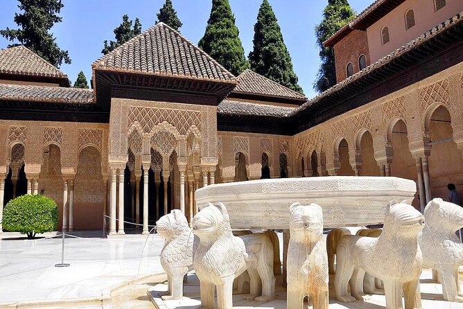 Alhambra and Generalife Skip-The-Line Tickets and Guided Tour - Meeting Point