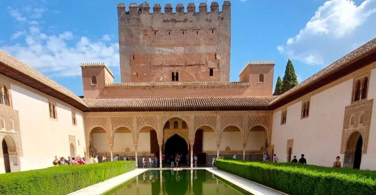 Alhambra and Nasrid Palaces Guided Tour With Tickets - Historical Significance
