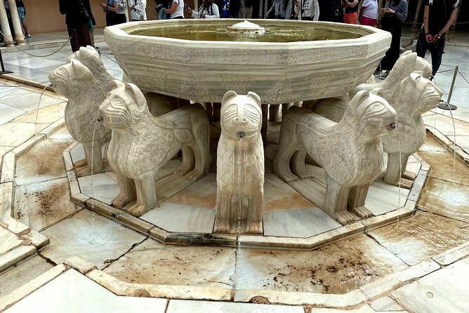 Alhambra and Nasrid Palaces Guided Tour With Tickets - Whats Included and Maximum Travelers