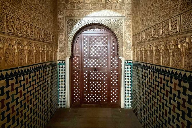 Alhambra and Nasrid Palaces Guided Tour With Tickets - Directions