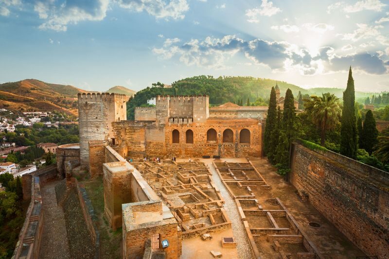 Alhambra and the Generalife Gardens Tour in Granada - From the Pomegranate Gate to the palace grounds