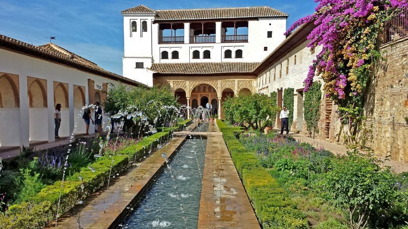 Alhambra and the Generalife Gardens Tour in Granada - The Nasrid Palaces question