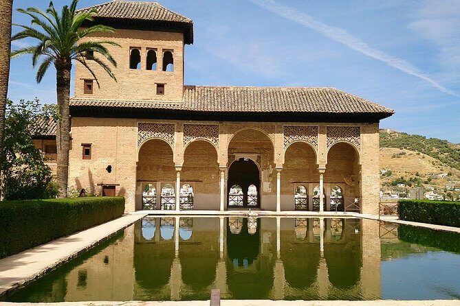 Alhambra &Charles Palace Guided Tour with Optional Nasrid Palaces - Authentic Tips from Reviewers