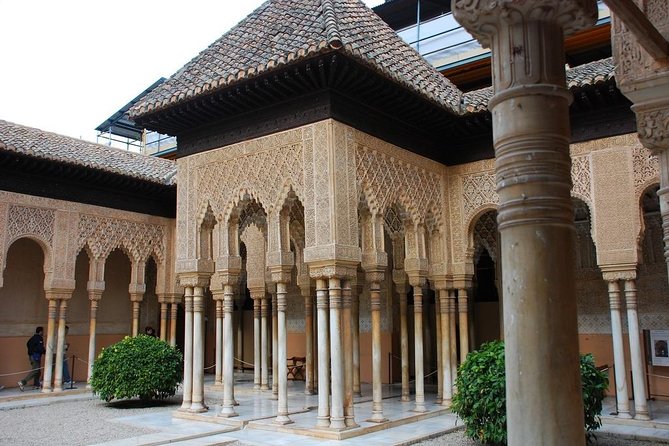 Alhambra Complete: Nasrid Palaces & Generalife Private Guided Tour - Tour Overview and Inclusions