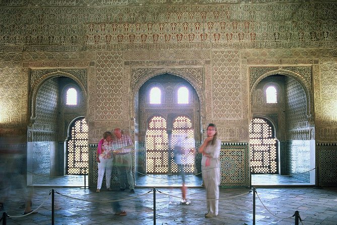 Alhambra Complete: Nasrid Palaces & Generalife Private Guided Tour - Directions