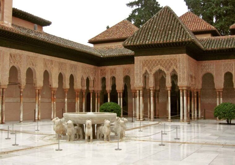 Alhambra & Generalife: Exclusive 3 Hours Private Tour - Highlights of the Nasrid Palaces