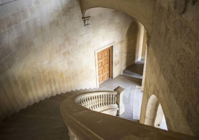 Alhambra & Generalife: Exclusive 3 Hours Private Tour - Exploring the Gardens of Generalife