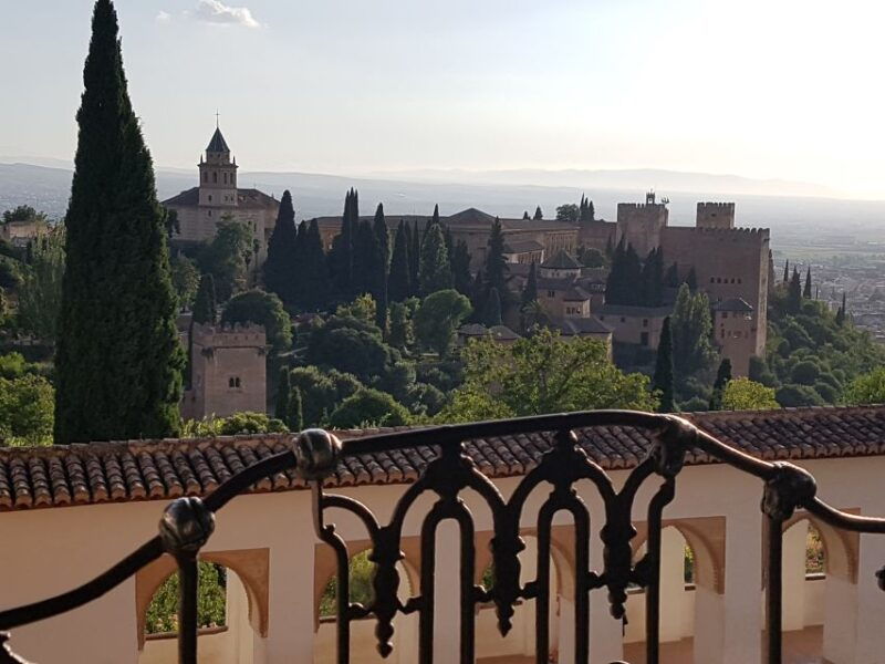 Alhambra: Generalife Gardens & Alcazaba Fast-Track Tour - Itinerary Details