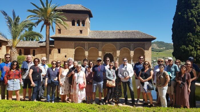Alhambra: Generalife Gardens & Alcazaba Fast-Track Tour - Marveling at the Charles V Palace