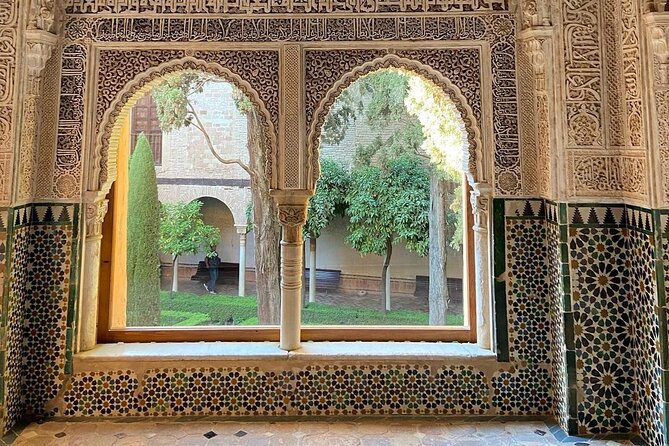 Alhambra, Generalife & Nasrid Palaces Direct Access Tour - Tips for Visiting