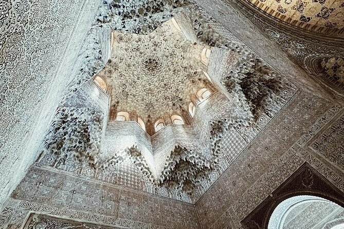 Alhambra, Generalife & Nasrid Palaces Tour - Alhambra Ticket Options and Visitor Experiences