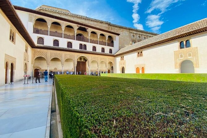 Alhambra Guided Tour From Malaga With Private Transportation - Pricing and Inclusions