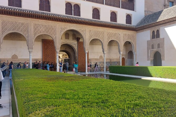 Alhambra Guided Tour, Nasrid Palaces and Generalife - Personalized Reception by Turi-Granada Staff