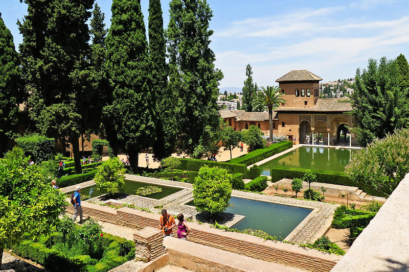 Alhambra, Nasrid Palace, and Generalife Gardens Tour in Granada - Start at the Alcazaba, the Alhambra’s fortress