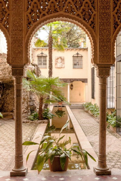 Alhambra & Nasrid Palace: Private Tour With Tickets - Booking and Availability