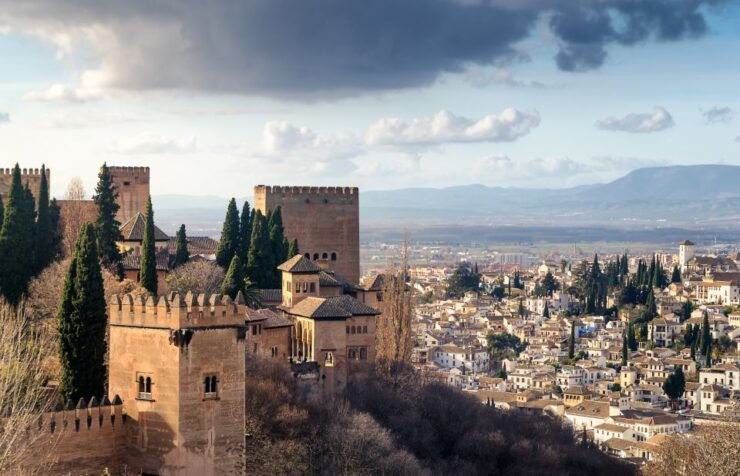 Alhambra & Nasrid Palace: Private Tour With Tickets - Booking Guidelines and Requirements