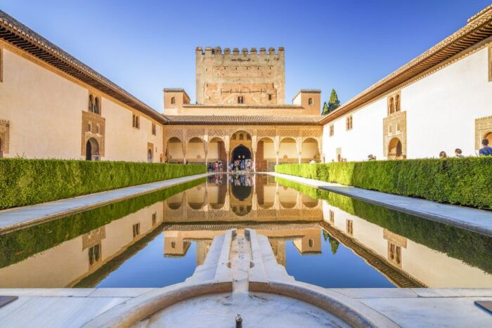 Alhambra, Nasrid Palaces, and Generalife 3-Hour Guided Tour - Historical Significance of the Alhambra