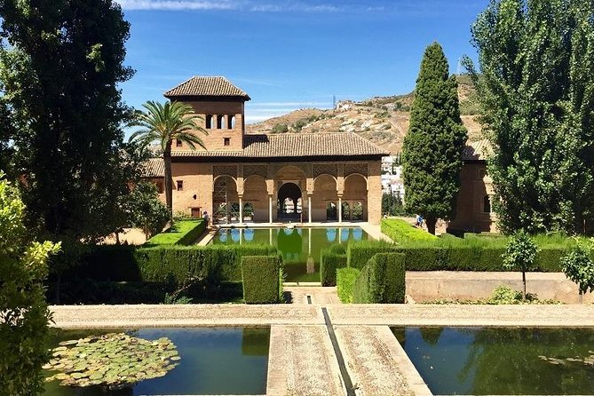 Alhambra, Nasrid Palaces and Generalife Private Tour From Malaga - The Sum Up