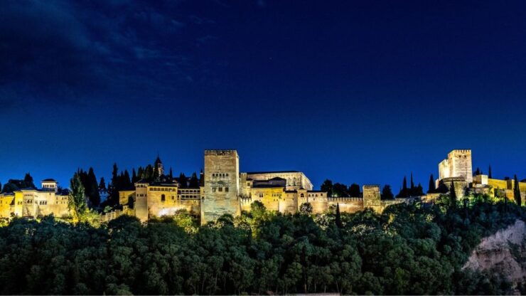 Alhambra: Nasrid Palaces Tour at Night (without Tickets) - Experience Highlights