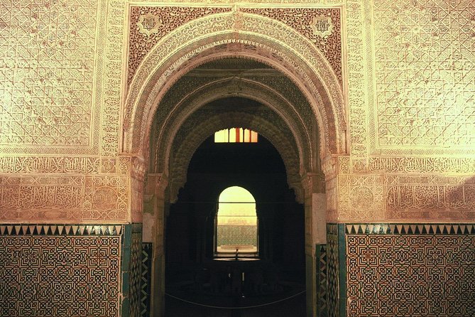 Alhambra: Night Visit to Nasrid Palaces - Enhancing Memories