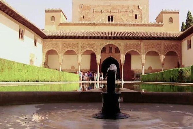 Alhambra Private/Small Group Tour & Nasrid Palaces Skip the Line - The Experience Breakdown