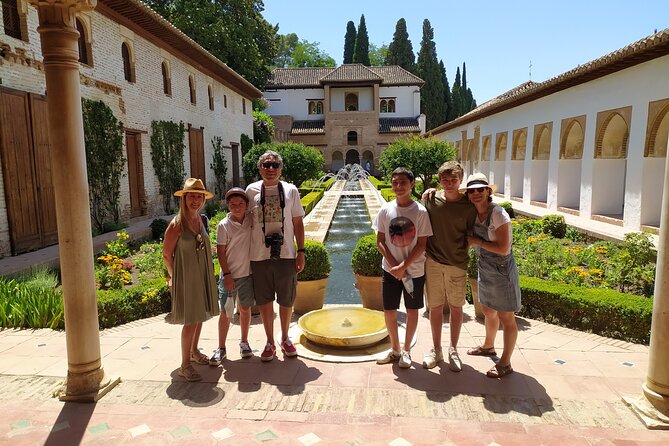 Alhambra: Private Tour for Families - Selecting Date and Travelers