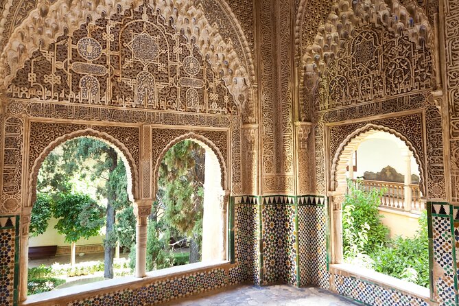 Alhambra Private Tour With a Historian (With Nasrid Palaces) - Tour Highlights