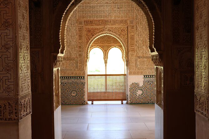 Alhambra Private Tour with tickets - Who is This Tour Best Suited For?