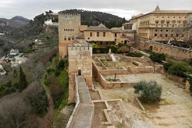 Alhambra: Skip-the-Line to Nasrid Palaces & Generalife - Tour Details