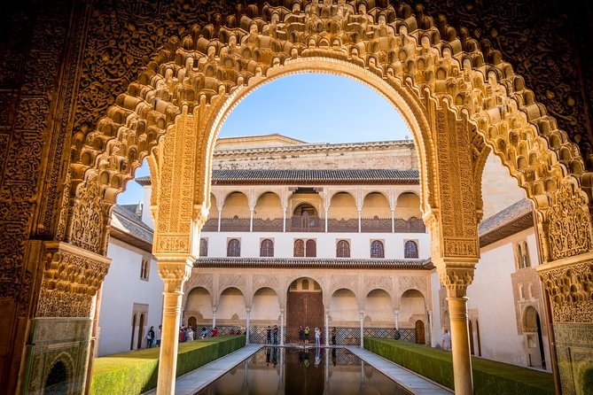 Alhambra: Small Group Tour With Local Guide & Admission - Negative Tour Experiences