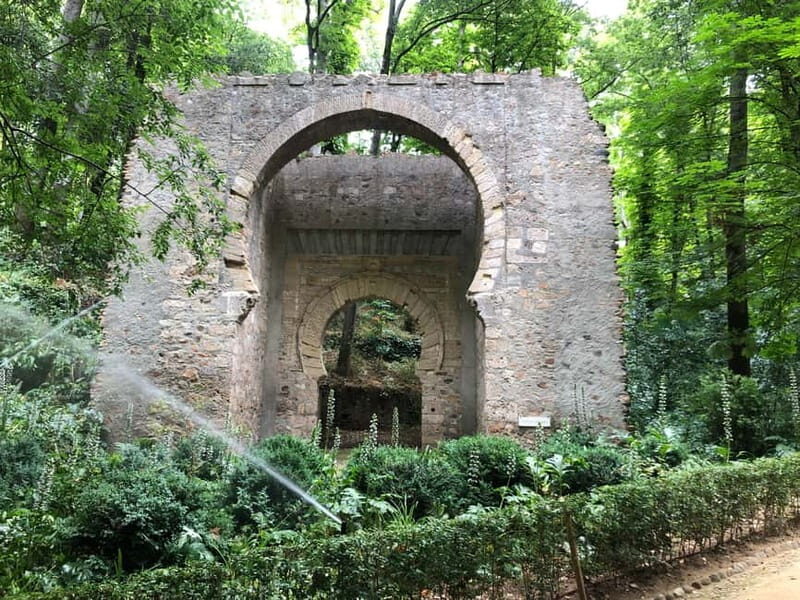 Alhambra Surroundings: History, Architecture and Legends - Discovering the Alhambra Surroundings: An Outdoor Journey into History and Legend