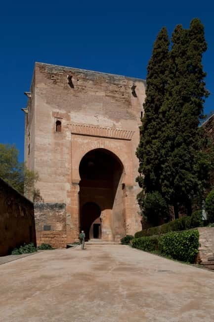 Alhambra Surroundings: History, Architecture and Legends - Price and Value