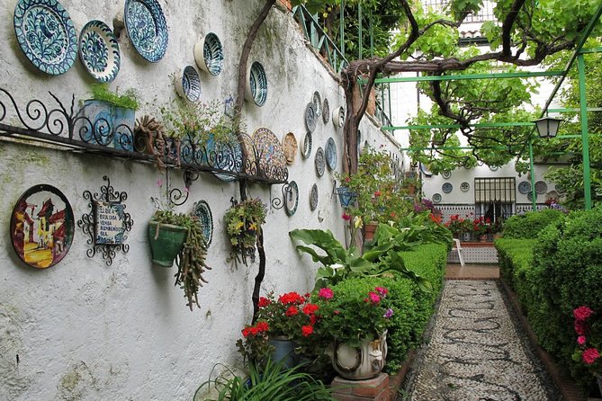 Alhambra Tickets and Albaicin Private Tour - Tour Overview