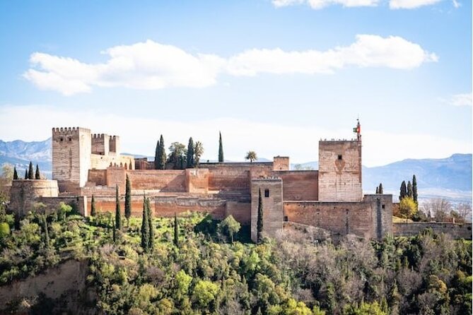 Alhambra: Tour With Generalife and Alcazaba if You Already Have Your Ticket - Discovering the Alcazaba Fortress