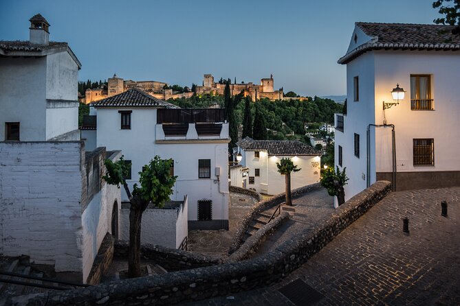 Alhambra With Nazaries Palaces Private Tour - Cancellation Policy and Refunds
