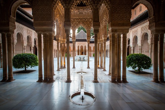 Alhambra:Join a Group,With a Specialist Guide.Skip the Line . - Inclusions