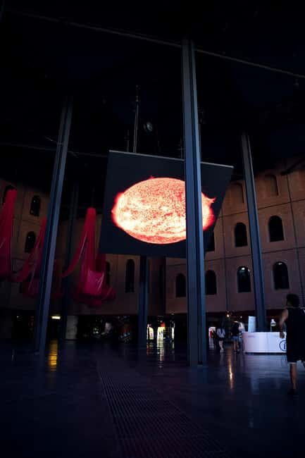 Alhóndiga de Bilbao: Art explained by Artists - Exploring the Architectural Marvel of Alhóndiga Bilbao