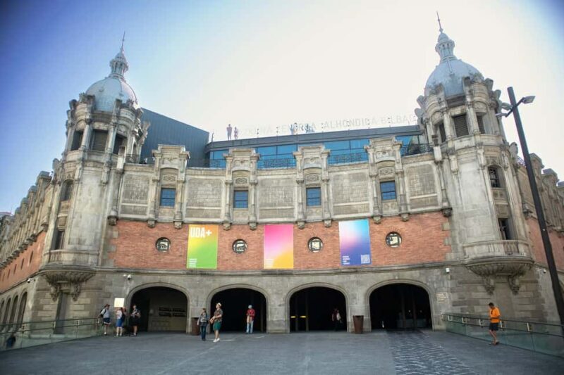 Alhóndiga de Bilbao: Art explained by Artists - Inside the Exhibitions and Spaces