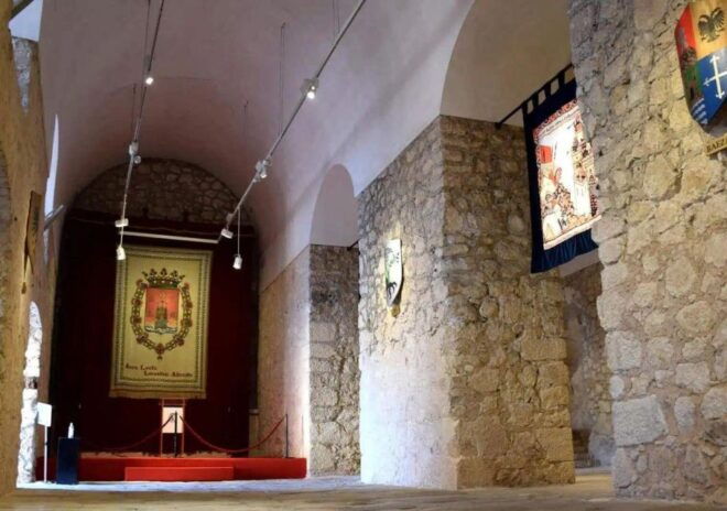 Alicante: Bullring and Castle Guided Tour With Taxi Transfer - Itinerary Details