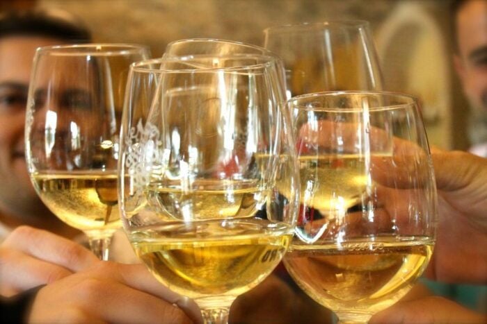 Alicante: Guided Tour of Local Winery & Wine Tasting - Exploring the Winery