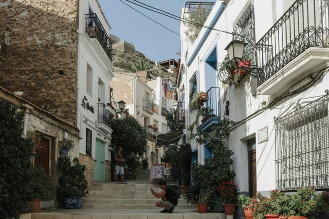 Alicante Highlights Tour: Discover Spain's Coastal Treasure - Stroll Along Esplanada