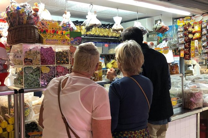 Alicante Historic Small Group Tour With Tapas Tasting - Exploring the Santa Cruz Neighborhood