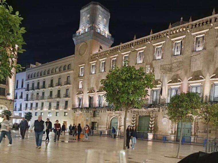 Alicante: Night Walking Tour - Legends and Stories