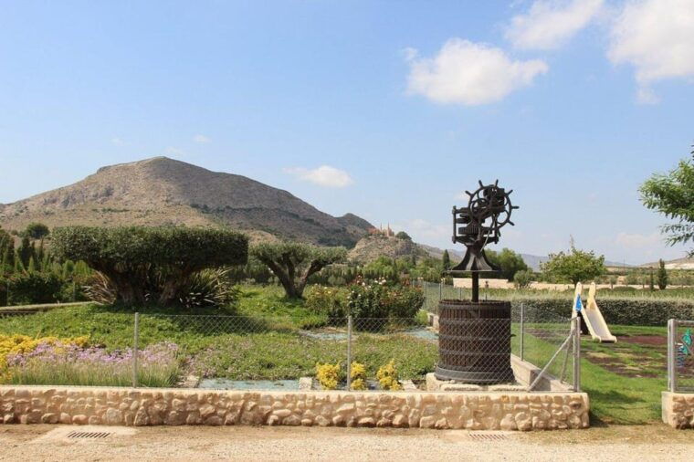 Alicante: Old Winery Tour & Wine Tasting Including Transfer - Getting to the Winery