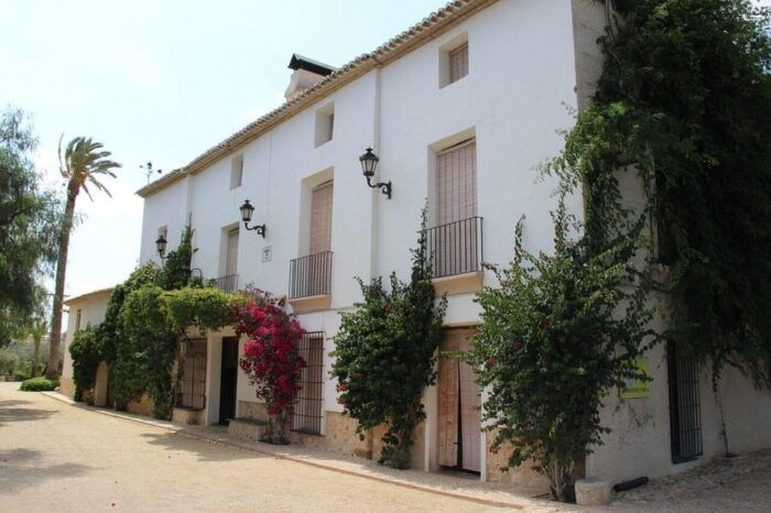 Alicante: Old Winery Tour & Wine Tasting Including Transfer - Combining the Tour With Lunch